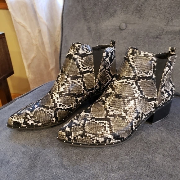 NWT Bar III Women's Gabby P Snakeprint ankle Boots size 10M - Picture 5 of 12
